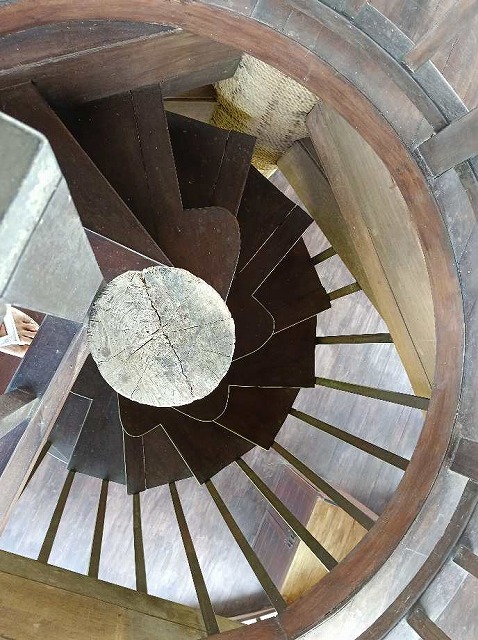 バリタワーの螺旋階段